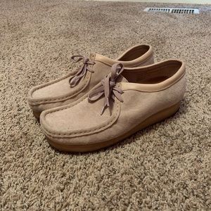Clark’s Wallabees Maple Suede lowtop size 9M